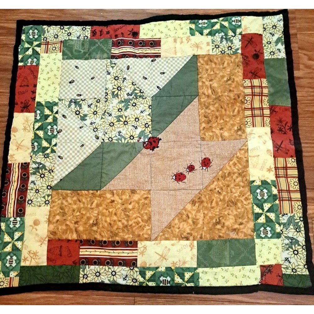 Quilted Centerpiece Table Charger Square 23" Lady Bug Honeybee Patchwork Daisy